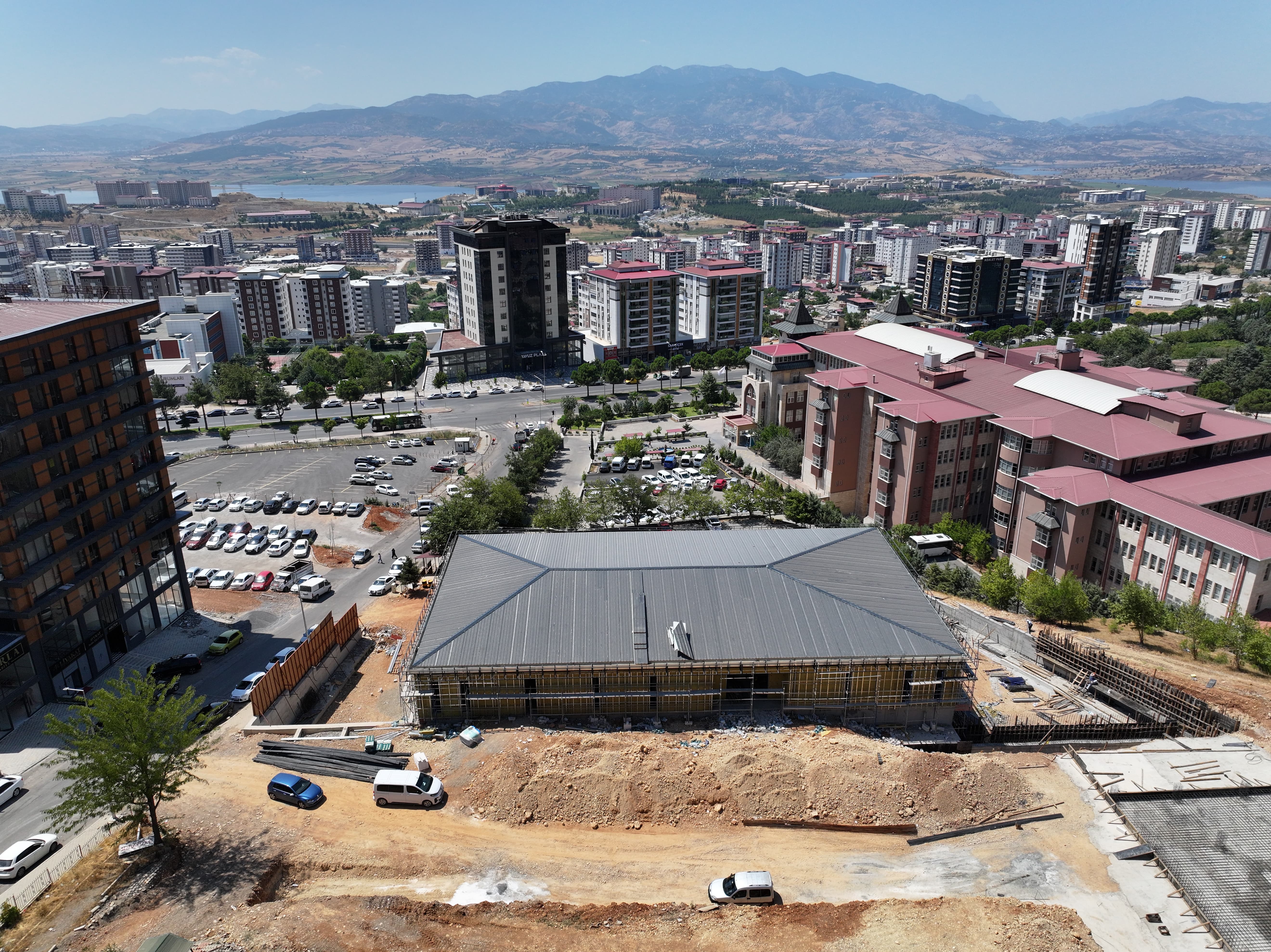 COURTHOUSE HYBRID CENTER